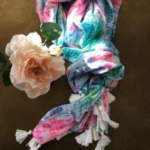 NWOT Lilly Pulitzer Large Scarf